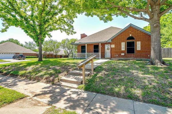 1301 Highcrest Drive, Burleson, TX 76028