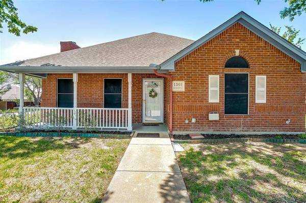 1301 Highcrest Drive, Burleson, TX 76028