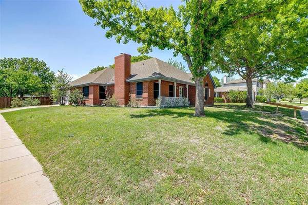 1301 Highcrest Drive, Burleson, TX 76028
