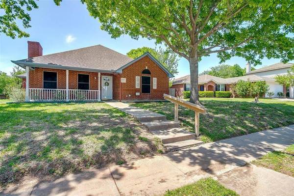 1301 Highcrest Drive, Burleson, TX 76028