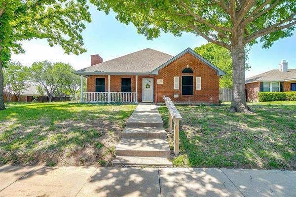 1301 Highcrest Drive, Burleson, TX 76028