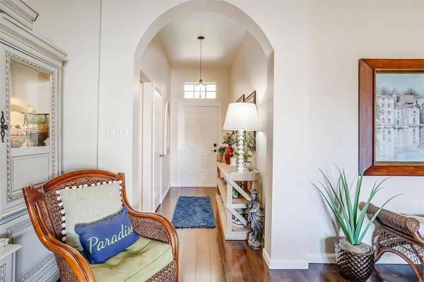 305 Shane Lane, Burleson, TX 76028