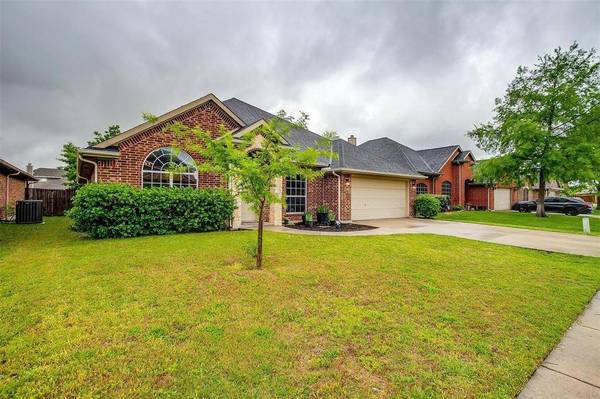 720 Date Court, Burleson, TX 76028