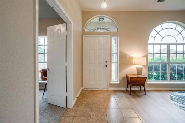 720 Date Court, Burleson, TX 76028