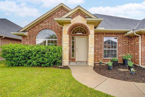 720 Date Court, Burleson, TX 76028