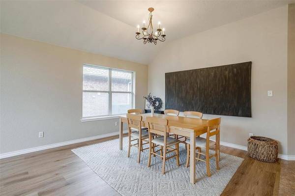 720 Date Court, Burleson, TX 76028