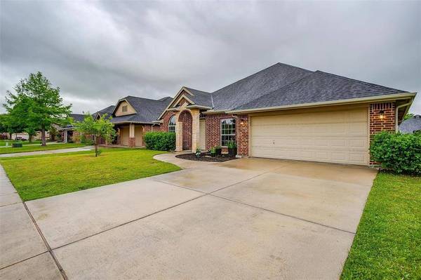 720 Date Court, Burleson, TX 76028