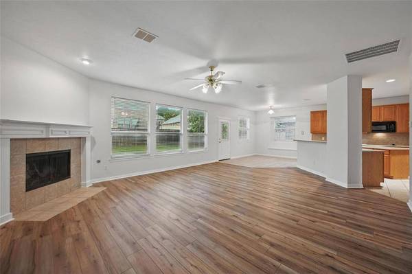 1405 Blue Gill Lane, Crowley, TX 76036