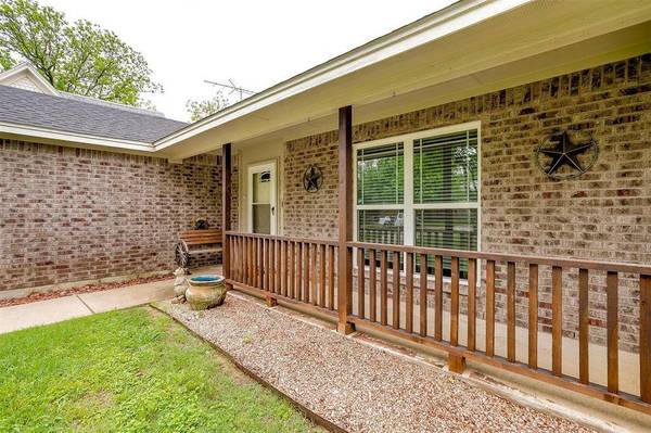 1307 N Robinson Street, Cleburne, TX 76031