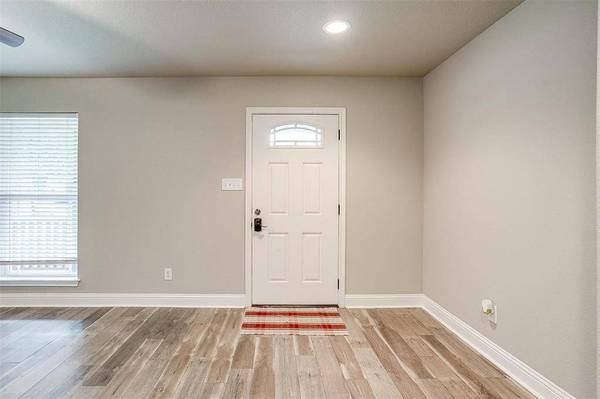 1307 N Robinson Street, Cleburne, TX 76031