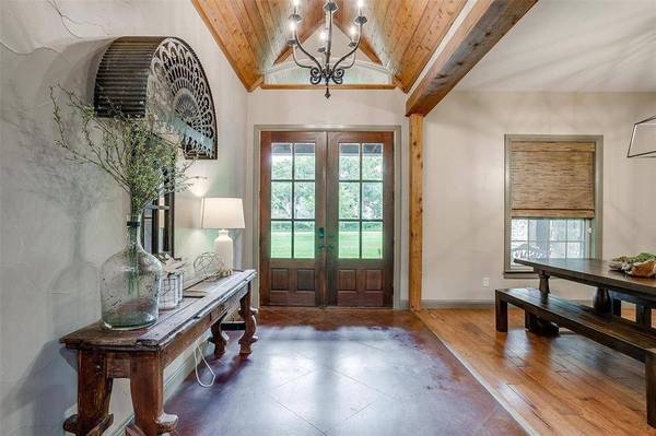 1320 Fox Lane, Burleson, TX 76028