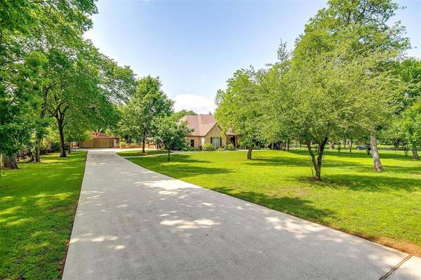 1320 Fox Lane, Burleson, TX 76028