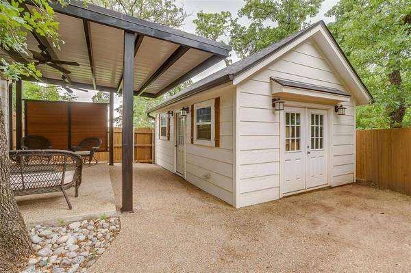 620 Charles Court, Burleson, TX 76028