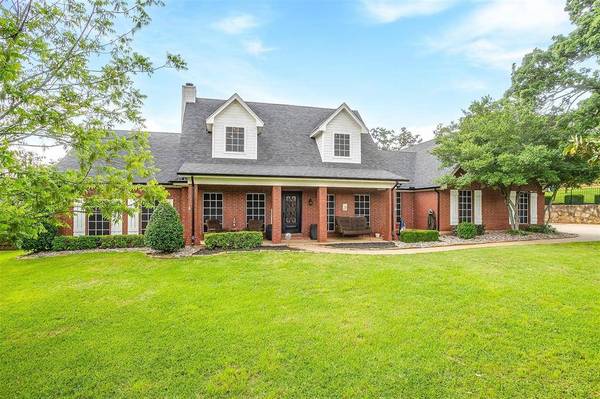 620 Charles Court, Burleson, TX 76028