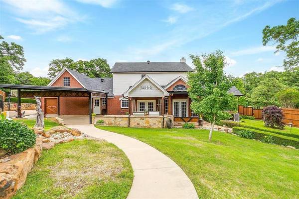 620 Charles Court, Burleson, TX 76028
