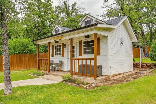 620 Charles Court, Burleson, TX 76028