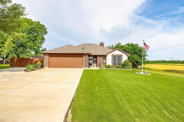 400 S Louisiana Street, Grandview, TX 76050