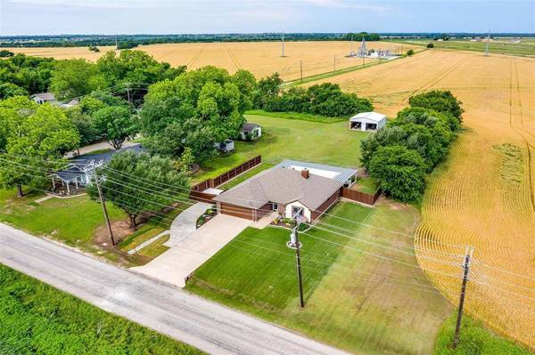 400 S Louisiana Street, Grandview, TX 76050