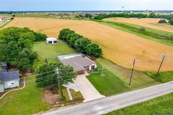 400 S Louisiana Street, Grandview, TX 76050