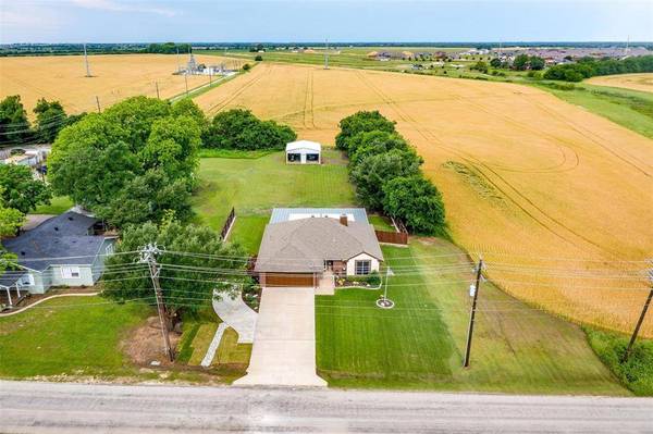 400 S Louisiana Street, Grandview, TX 76050