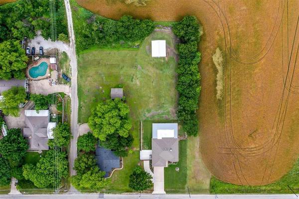 400 S Louisiana Street, Grandview, TX 76050