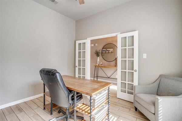 920 Monticello Drive, Burleson, TX 76028