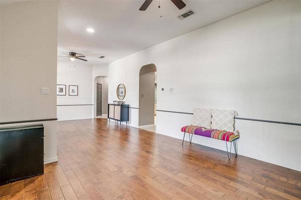 1100 Highcrest Drive, Burleson, TX 76028