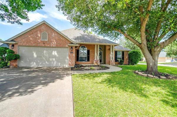 1100 Highcrest Drive, Burleson, TX 76028