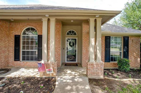 1100 Highcrest Drive, Burleson, TX 76028