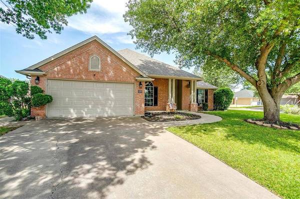 1100 Highcrest Drive, Burleson, TX 76028