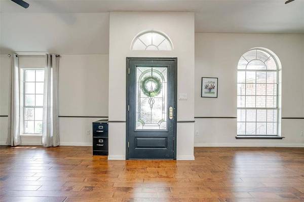 1100 Highcrest Drive, Burleson, TX 76028