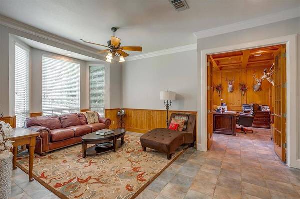 129 Country Vista Circle, Burleson, TX 76028