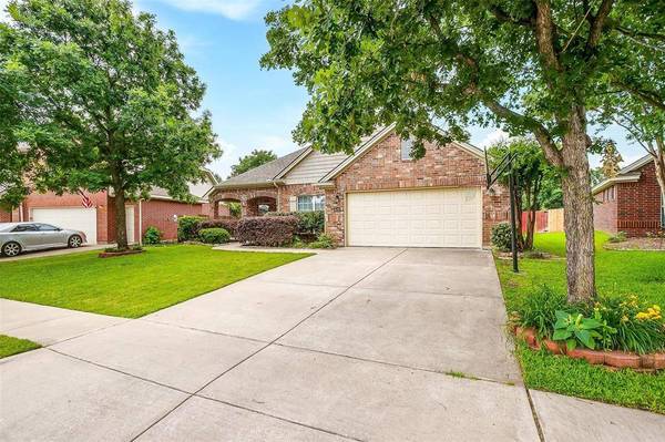 628 Bur Oak Drive, Burleson, TX 76028