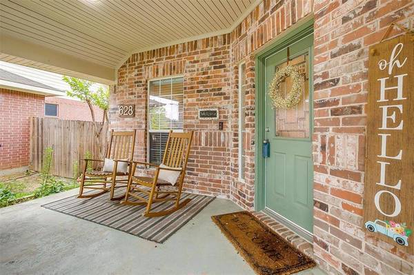 628 Bur Oak Drive, Burleson, TX 76028