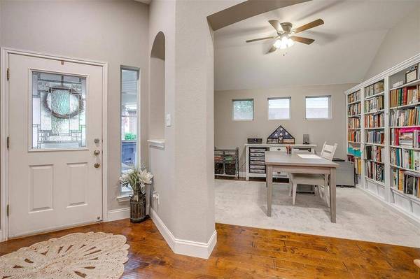 628 Bur Oak Drive, Burleson, TX 76028