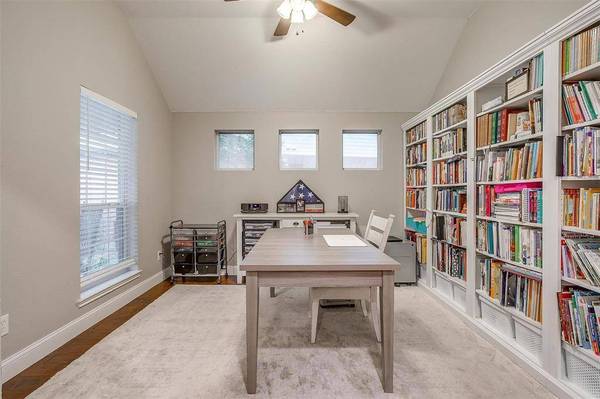 628 Bur Oak Drive, Burleson, TX 76028