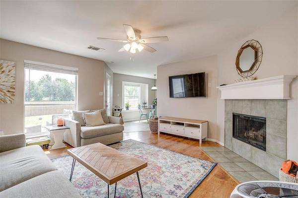 412 Hanover Street, Burleson, TX 76028