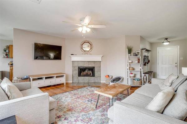 412 Hanover Street, Burleson, TX 76028