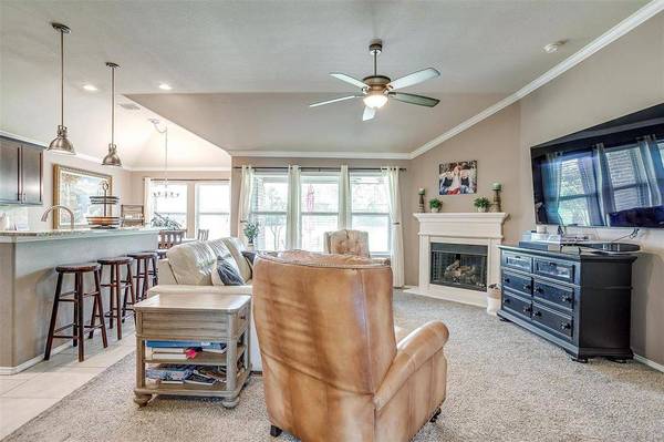 378 Coral Vine Lane, Burleson, TX 76028