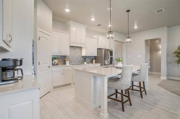 1733 Reverie Road, Burleson, TX 76028