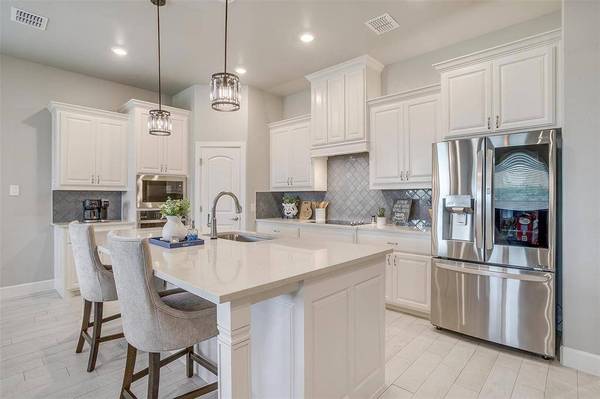 1733 Reverie Road, Burleson, TX 76028