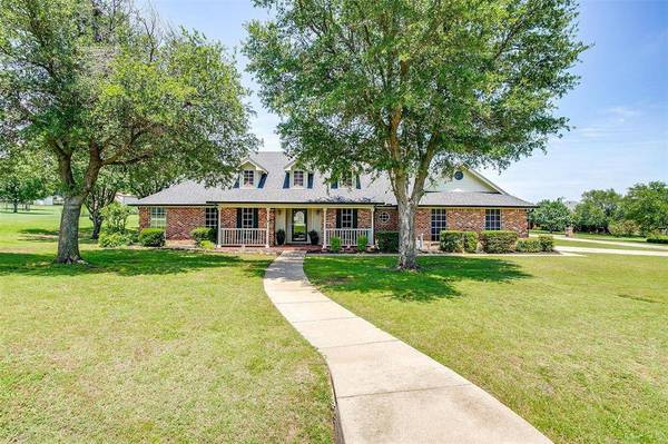 3809 Timbercrest Drive W, Burleson, TX 76028