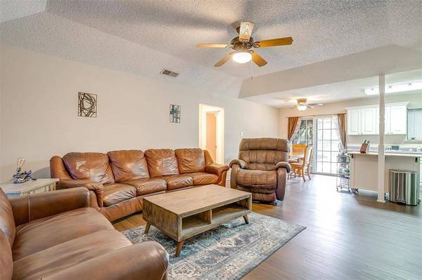 445 Black Oak Lane, Burleson, TX 76028