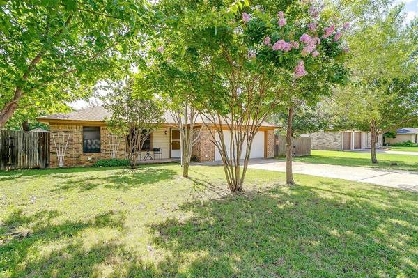 445 Black Oak Lane, Burleson, TX 76028