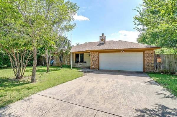 445 Black Oak Lane, Burleson, TX 76028