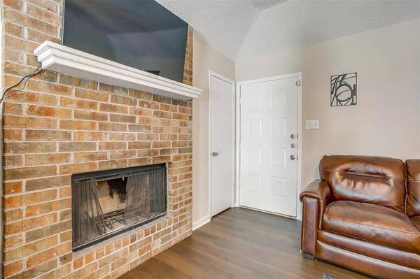 445 Black Oak Lane, Burleson, TX 76028