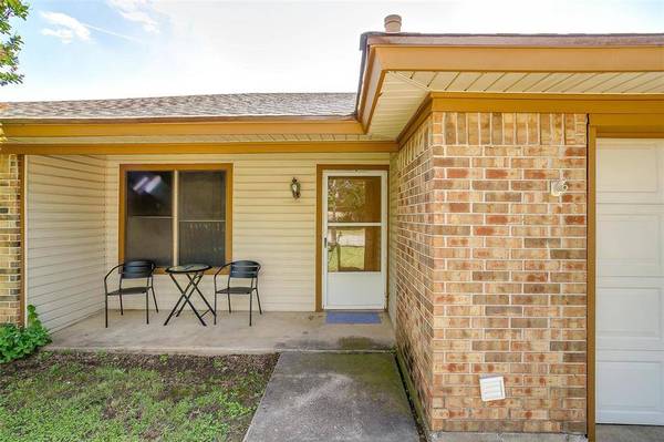 445 Black Oak Lane, Burleson, TX 76028