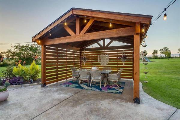 10300 Halter Drive, Fort Worth, TX 76126