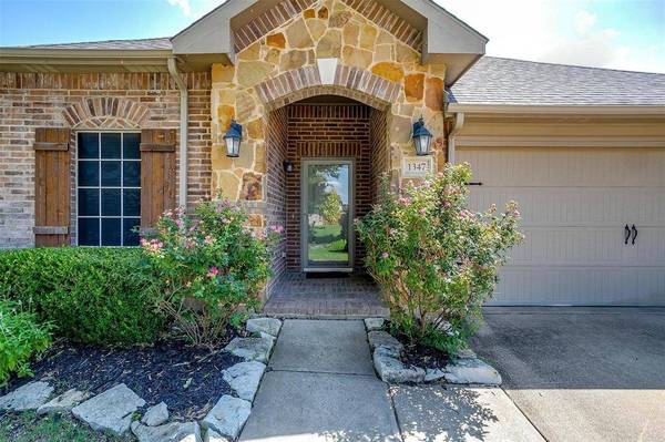 1347 Hillside Drive, Burleson, TX 76028