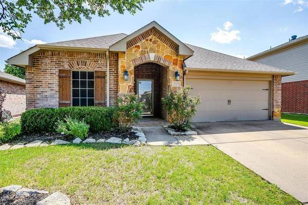 1347 Hillside Drive, Burleson, TX 76028